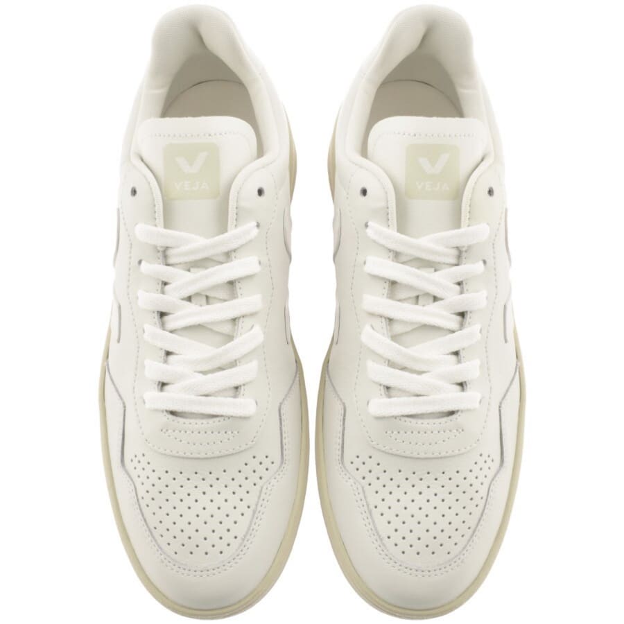 Veja all white outlet